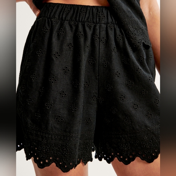 ABERCROMBIE & FITCH: Linen-Blend Eyelet Pull-On Shorts - Picture 5 of 6